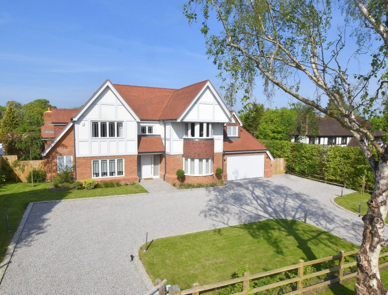 Click the photo for more details of The Warren, East Horsley, KT24