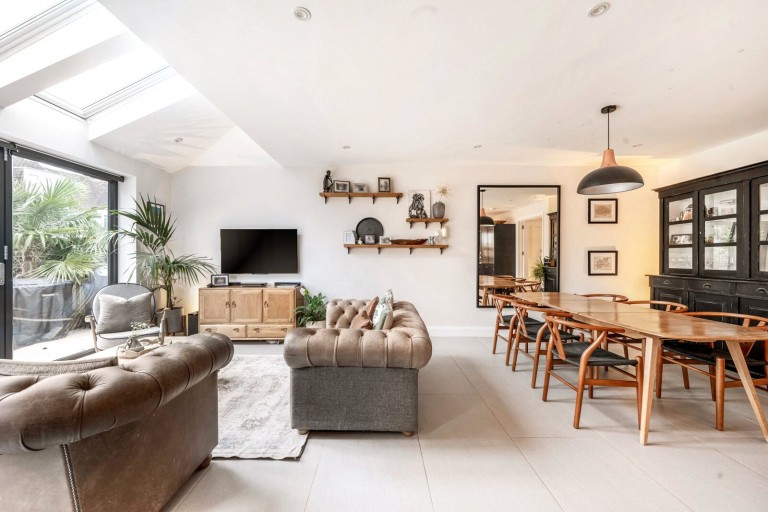 Images for Surrey Gardens, Effingham Junction, Surrey