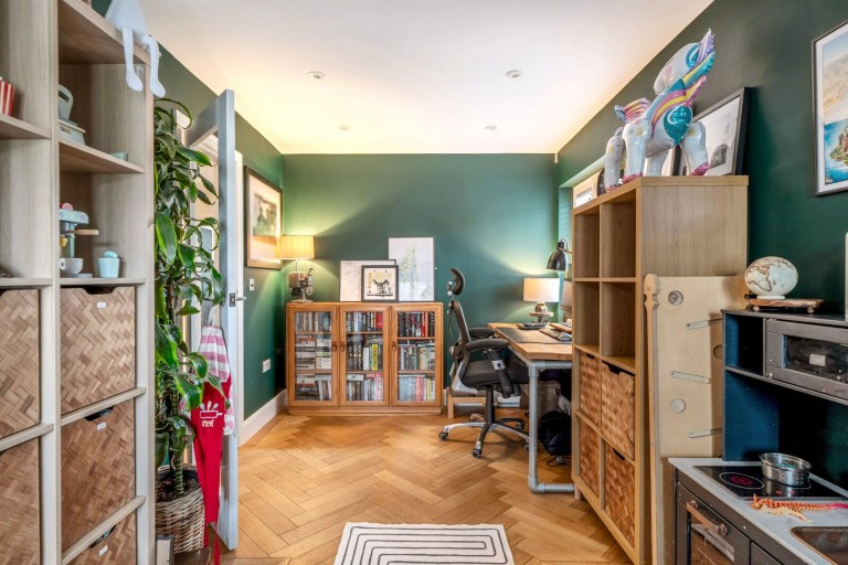 Images for Surrey Gardens, Effingham Junction, Surrey