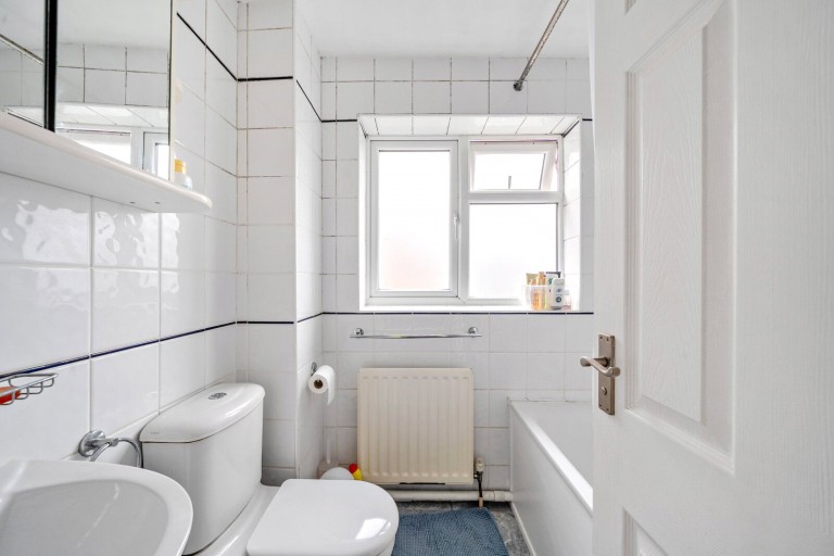 Images for Burnt Common Close, Ripley, Surrey