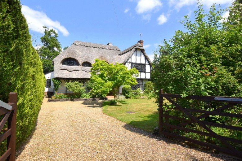 Click the photo for more details of Glendene Avenue, East Horsley, Surrey