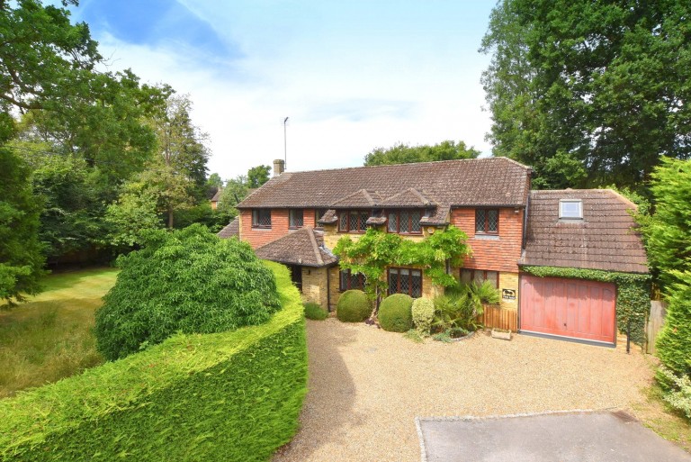 Images for Heathview, East Horsley