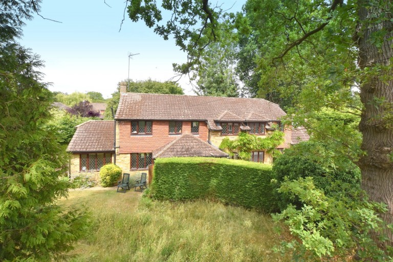 Images for Heathview, East Horsley