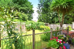 Images for Heathview, East Horsley
