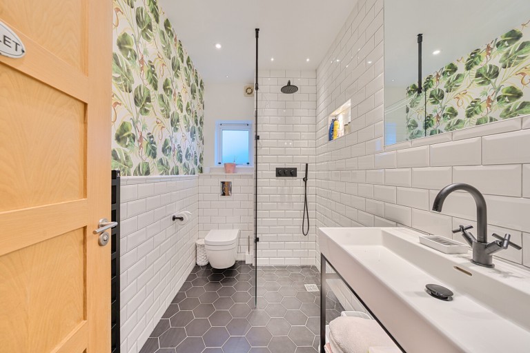 Images for Surrey Gardens, Effingham Junction, Surrey