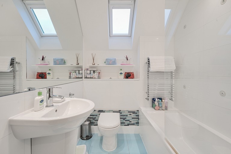 Images for Surrey Gardens, Effingham Junction, Surrey