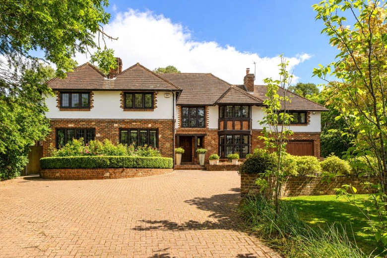 Click the photo for more details of Woodland Drive, East Horsley, Surrey