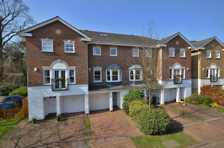 Click the photo for more details of Hayward Road, Thames Ditton, KT7