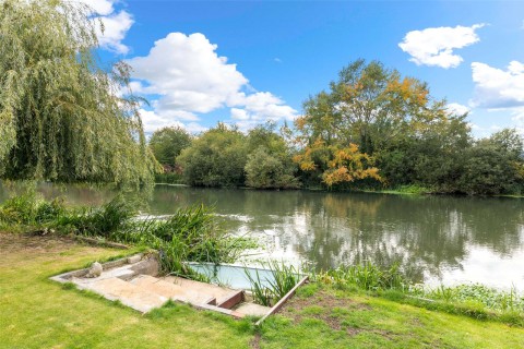 Click the photo for more details of Pelhams Walk, Esher, Surrey