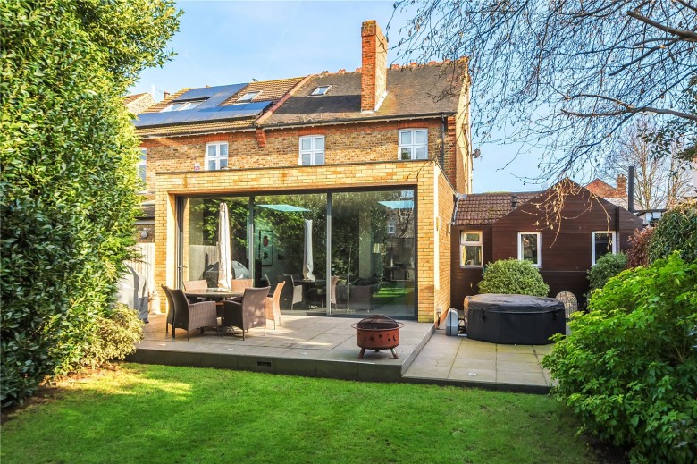 Click the photo for more details of Hampton Court Way, Thames Ditton, KT7