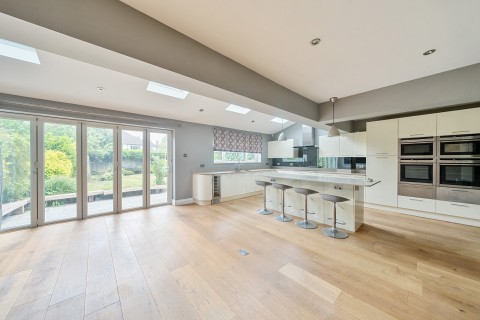 Click the photo for more details of Ennismore Gardens, Thames Ditton, KT7