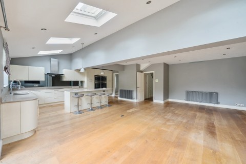 Click the photo for more details of Ennismore Gardens, Thames Ditton, KT7