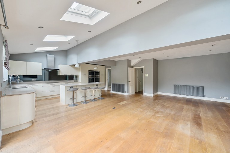 Images for Ennismore Gardens, Thames Ditton, KT7