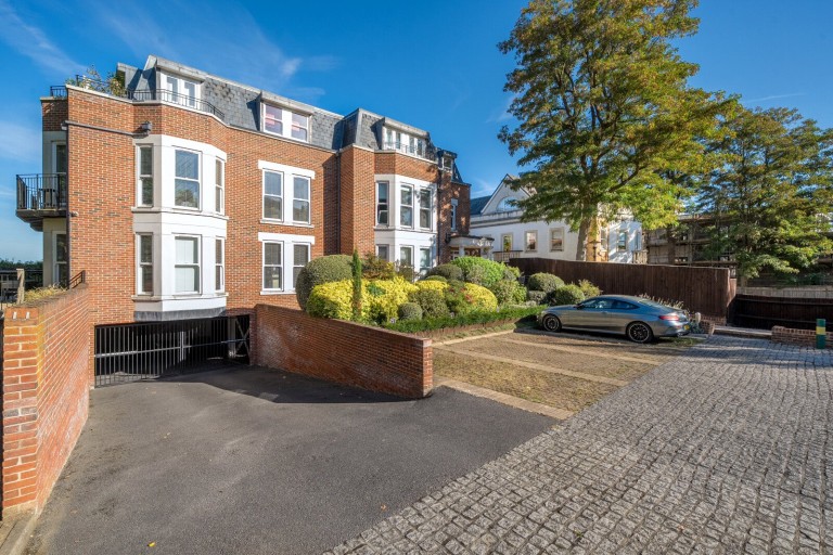 View Full Details for Cheltonian Place, Esher, Surrey
