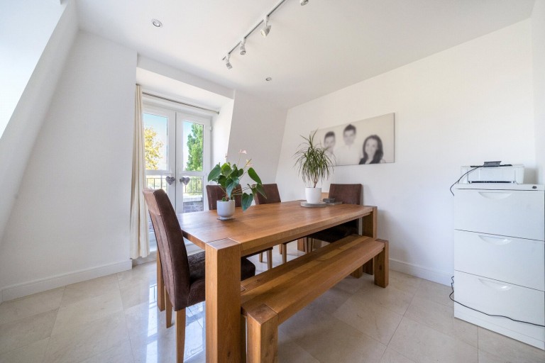 Images for Cheltonian Place, Esher, Surrey