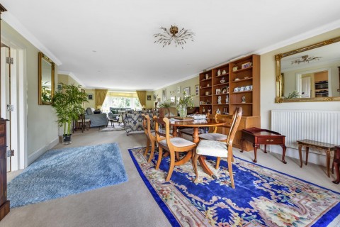 Click the photo for more details of New Road, Esher, KT10