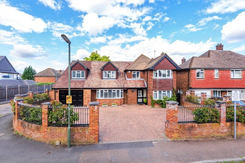 Click the photo for more details of Walton Park Lane, Walton-On-Thames, KT12