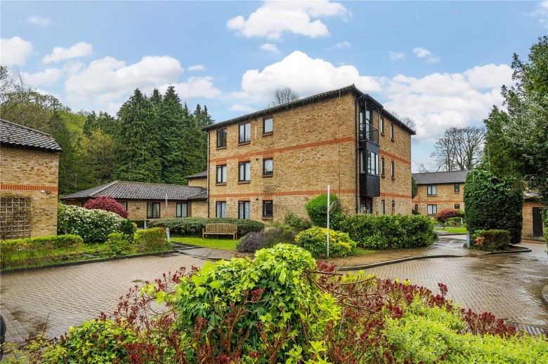 Click the photo for more details of West End Lane, Esher, KT10