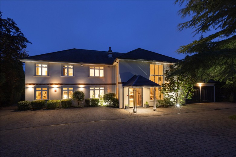Click the photo for more details of Moles Hill, Oxshott, KT22