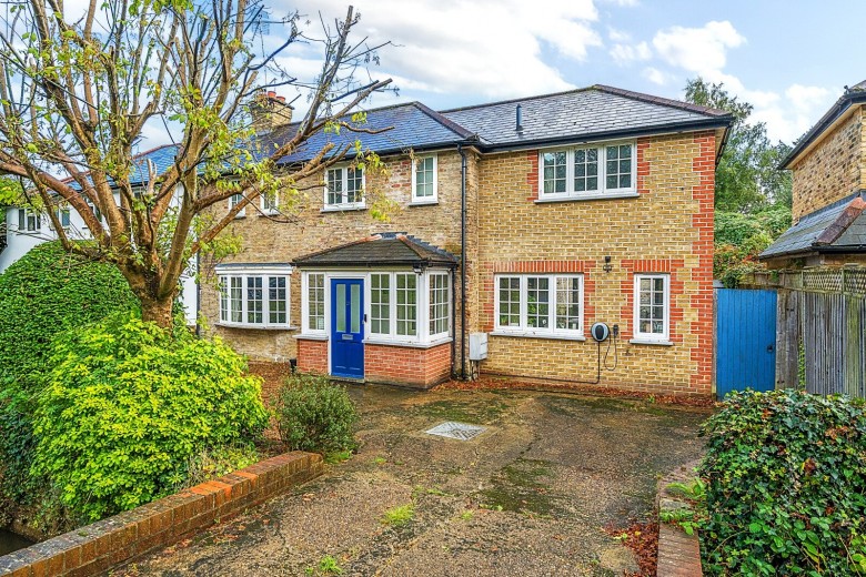 Click the photo for more details of Portsmouth Road, Thames Ditton, KT7