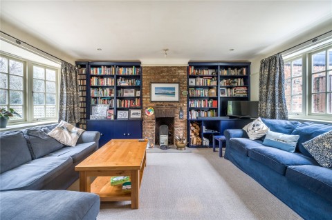 Click the photo for more details of Portsmouth Road, Thames Ditton, KT7