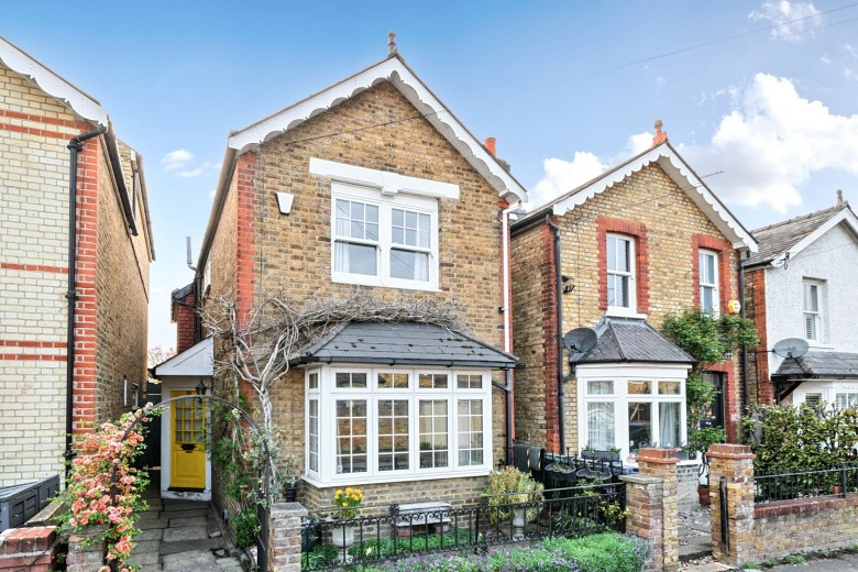 Click the photo for more details of Summer Gardens, East Molesey, Surrey