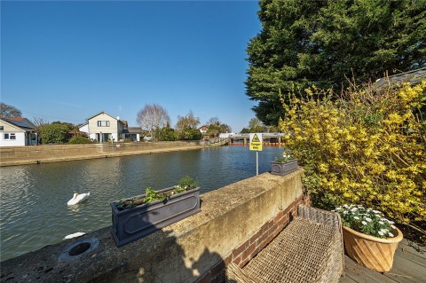 Click the photo for more details of Summer Road, East Molesey, KT8