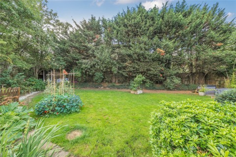 Click the photo for more details of Hill Rise, Esher, Surrey