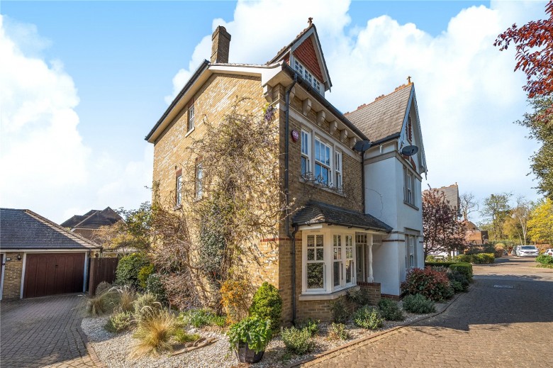 Click the photo for more details of Hayward Road, Thames Ditton, KT7