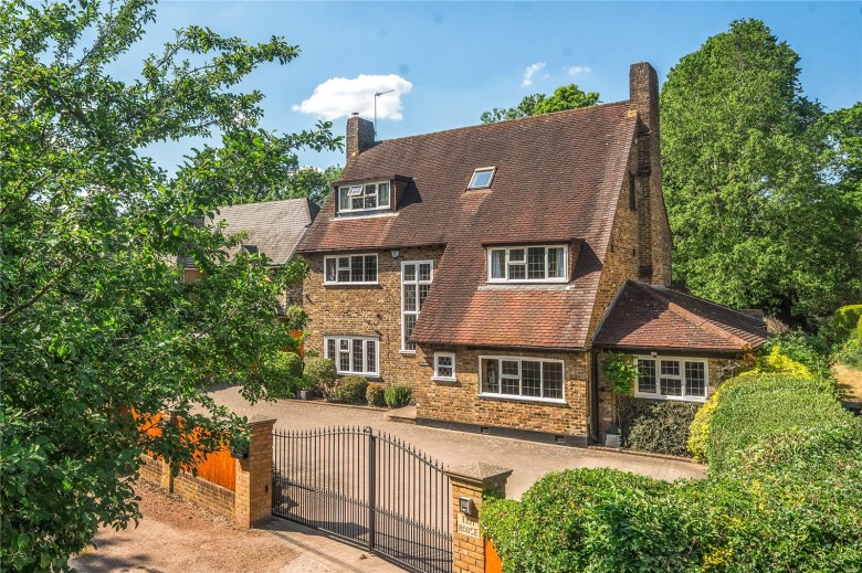Click the photo for more details of Portsmouth Road, Thames Ditton, KT7