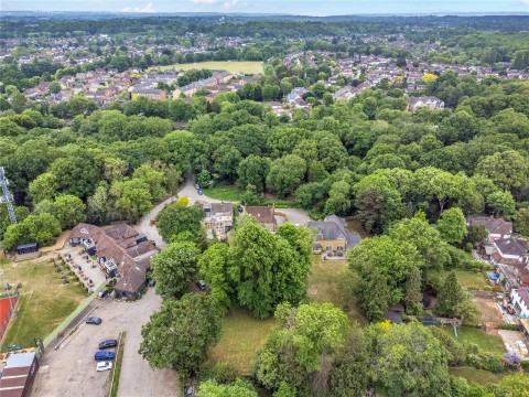Click the photo for more details of Portsmouth Road, Thames Ditton, KT7