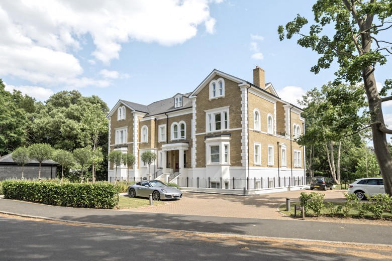 Click the photo for more details of Church Road, 21 Church Road, East Molesey, Surrey