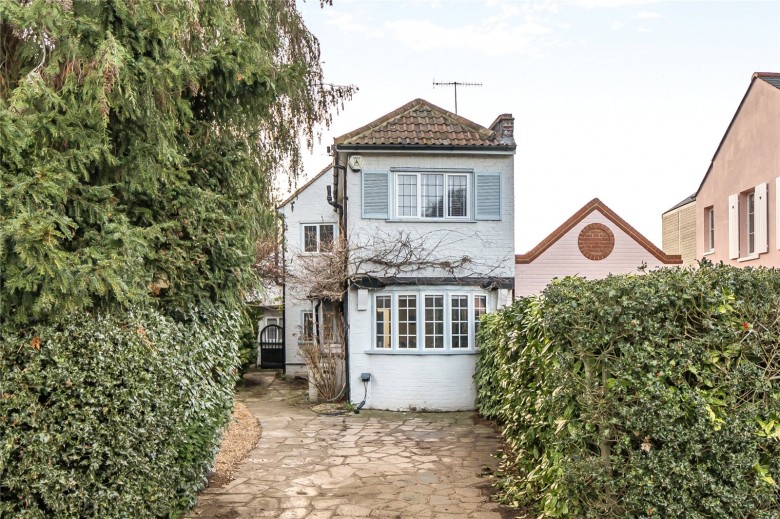 Click the photo for more details of West End Lane, Esher, Surrey