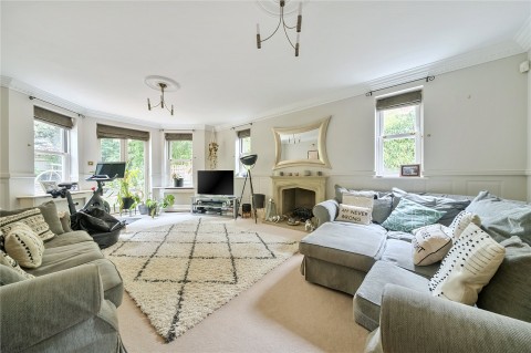 Click the photo for more details of Heatherset Close, Esher, Surrey