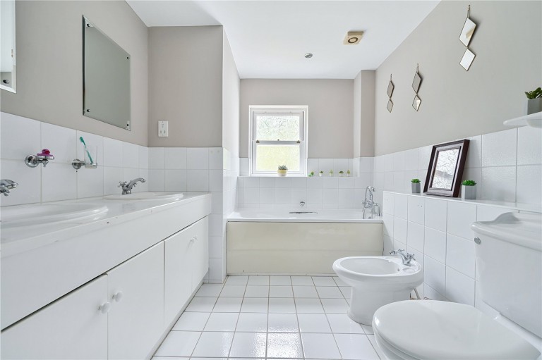 Images for Heatherset Close, Esher, Surrey