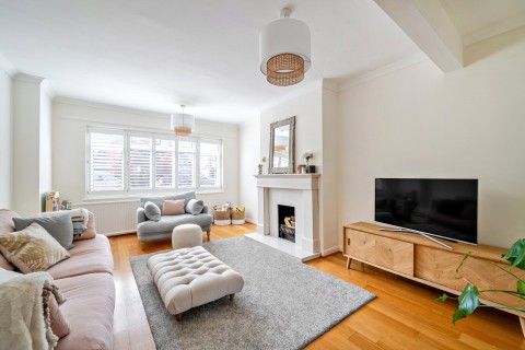Click the photo for more details of Hampton Court Avenue, East Molesey, Surrey