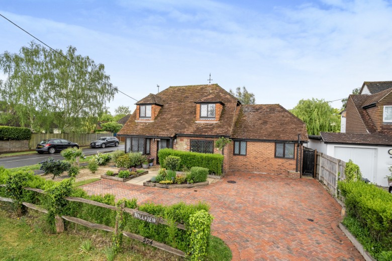Click the photo for more details of 204 Glaziers Lane, Normandy, Guildford, GU3
