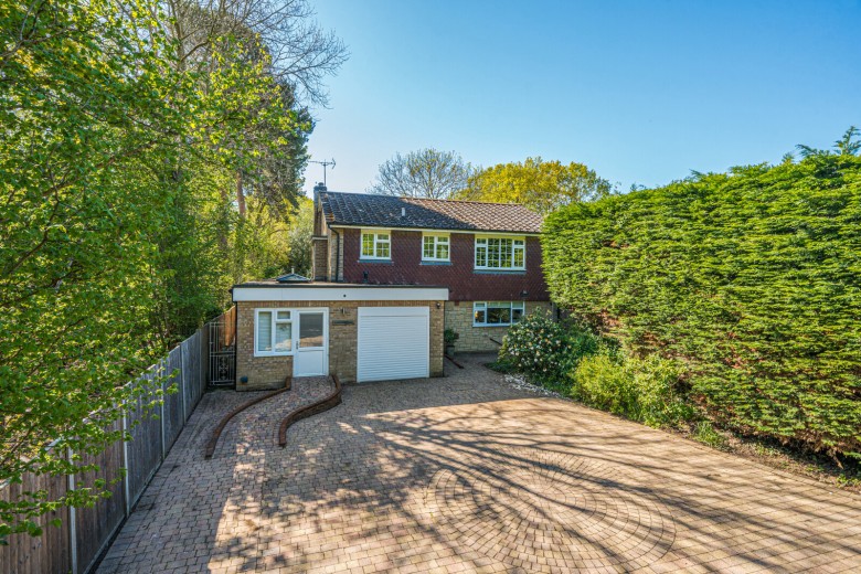 Click the photo for more details of Guildford Road, Normandy, GU3