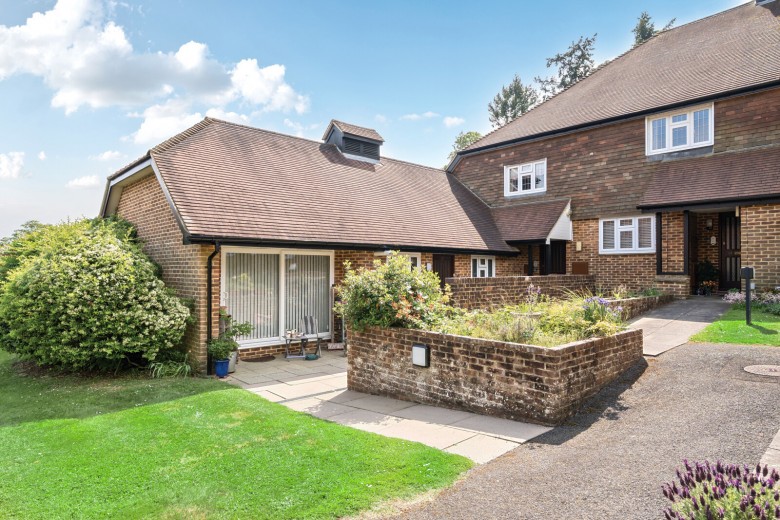 Click the photo for more details of Chestnut Avenue, Guildford, Surrey