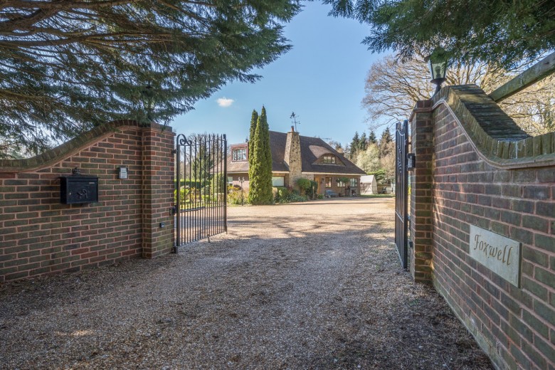 Click the photo for more details of Hunts Hill Road, Normandy, GU3