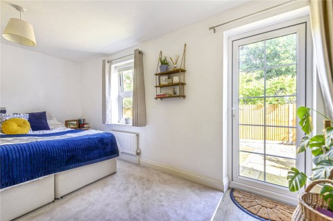 Click the photo for more details of Queens Road, Guildford, GU1