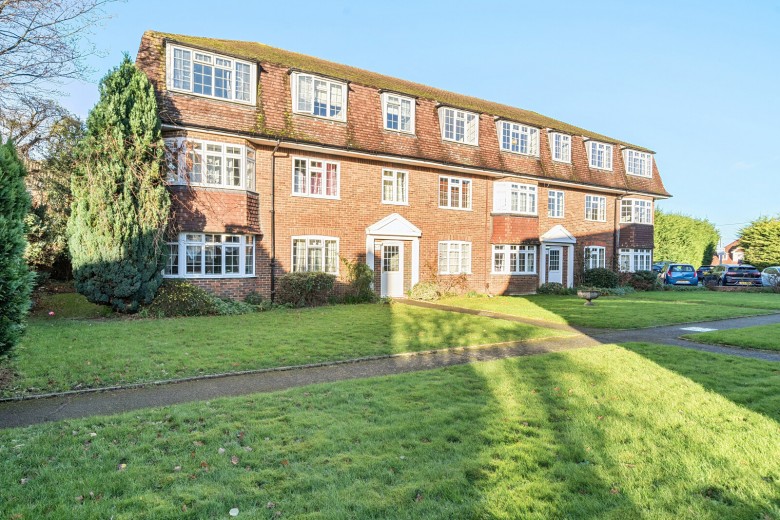 Click the photo for more details of Grosvenor Court, Burpham, Guildford, Surrey