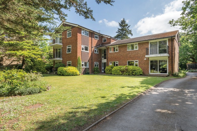 Click the photo for more details of Horsham Road, Shalford, Guildford, Surrey