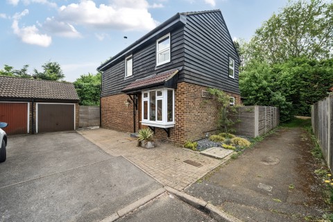 Click the photo for more details of Hurley Gardens, Guildford, GU4