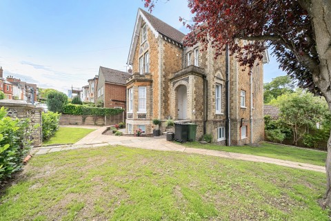 Click the photo for more details of Baillie Road, Guildford, Surrey