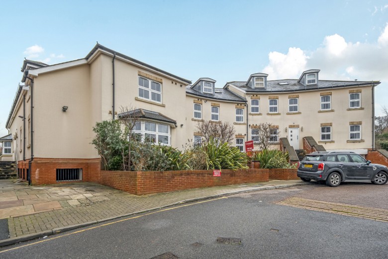 Click the photo for more details of Queens Road, Guildford, Surrey