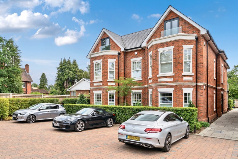 Click the photo for more details of Stoke Road, Cobham, Surrey