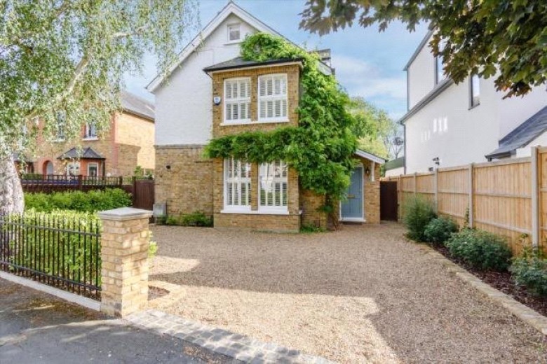 Click the photo for more details of Clarence Road, Walton-On-Thames, Surrey