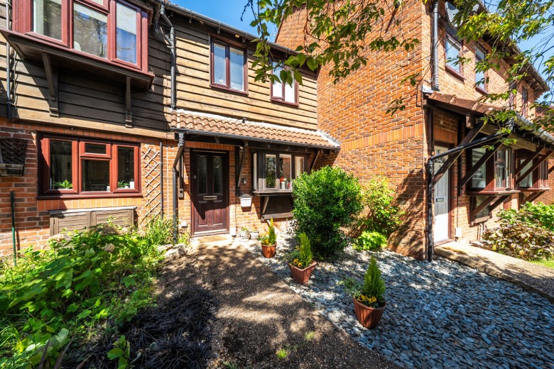 Click the photo for more details of Huntingdon Road, Woking