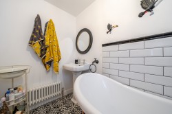 Images for Folly Hill, Farnham, Surrey